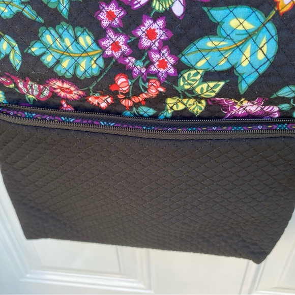 Vera Bradley turnabout crossbody in Vines Floral - Picture 14 of 16